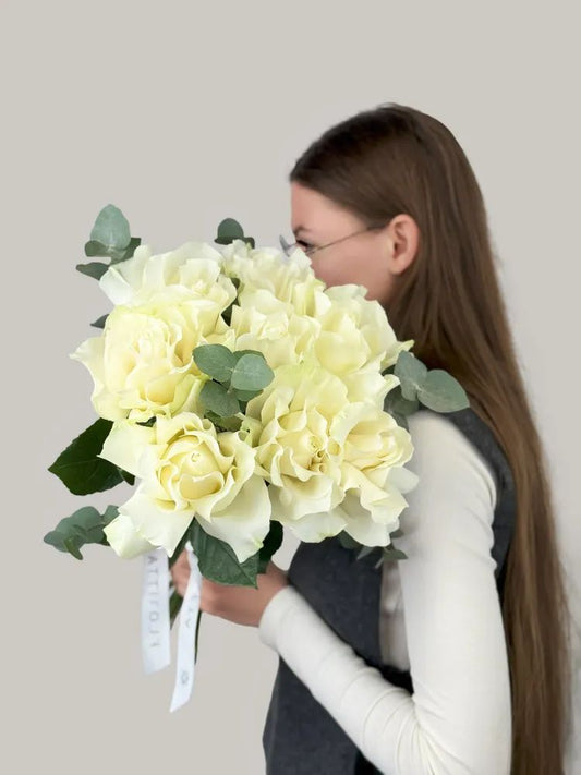 PREMIUM 12 WHITE ROSE WITH EUCALYPTUS