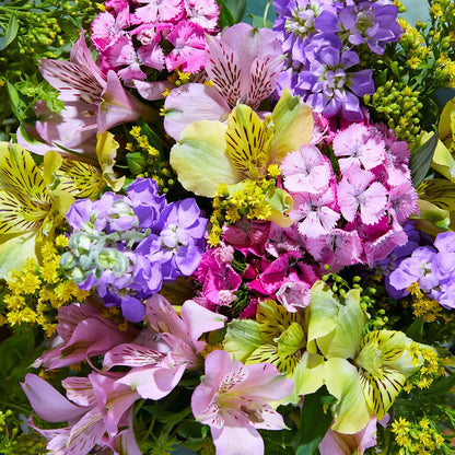 Vibrant Springtime Elegance: Mixed Floral Bouquet