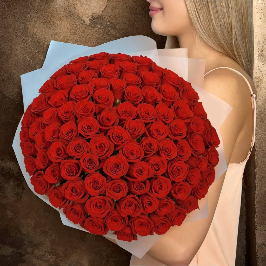 Luxurious Bouquet of Red Roses